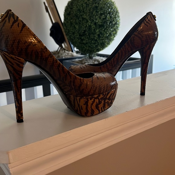 Stuart Weitzman Peep toe pump, platform, 5 inch heel and 1 inch platform - Picture 1 of 3